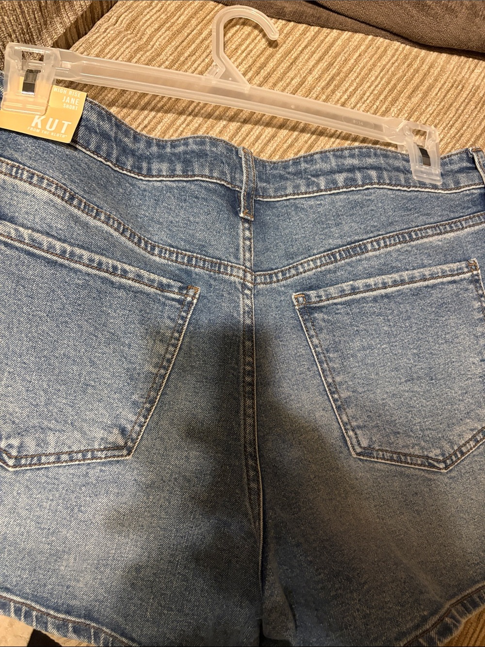 Kut from the Kloth Straight women’s high rise shorts in Light Blue Denim - Picture 3 of 5